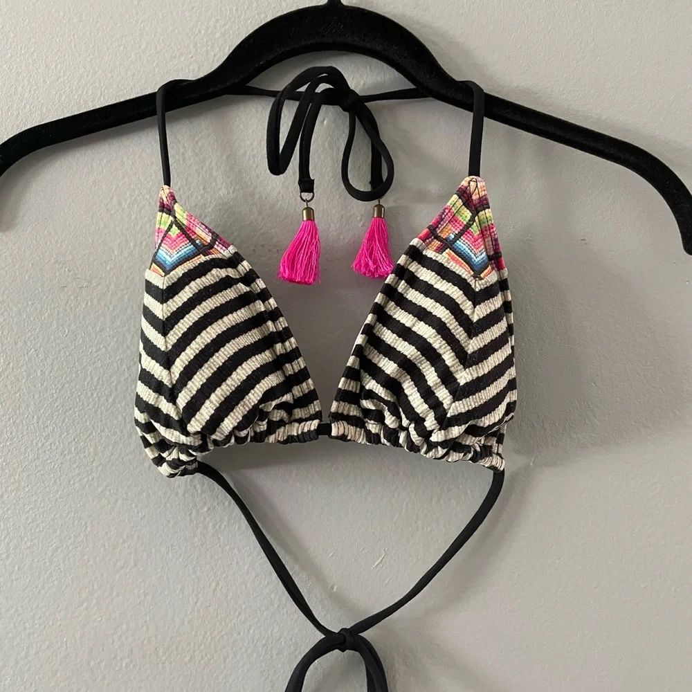 Used excellent condition-Billabong bikini top size large - Picture 1 of 10